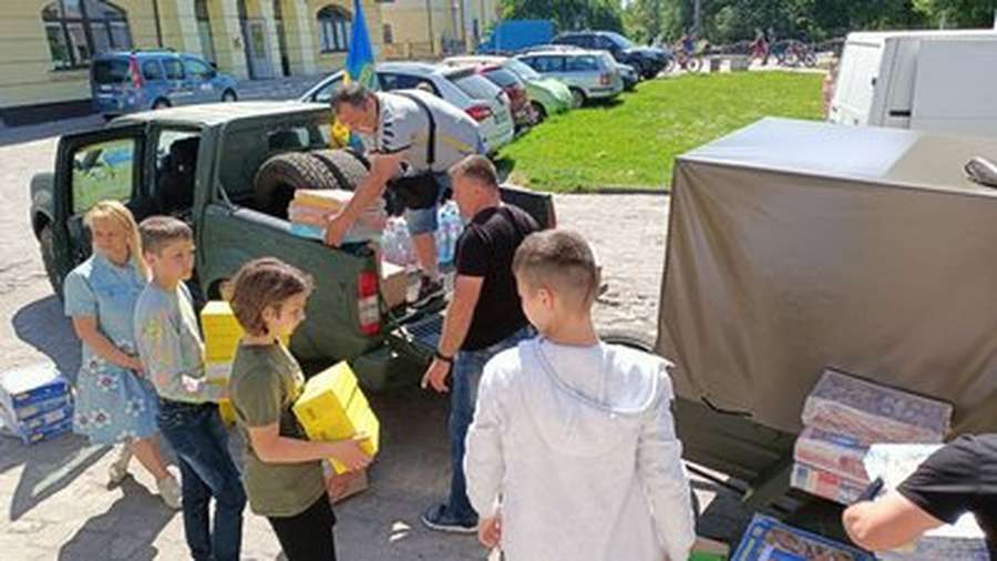 Авто, на яке збирали гроші у центрі Луцька, відправили військовим на схід (відео)