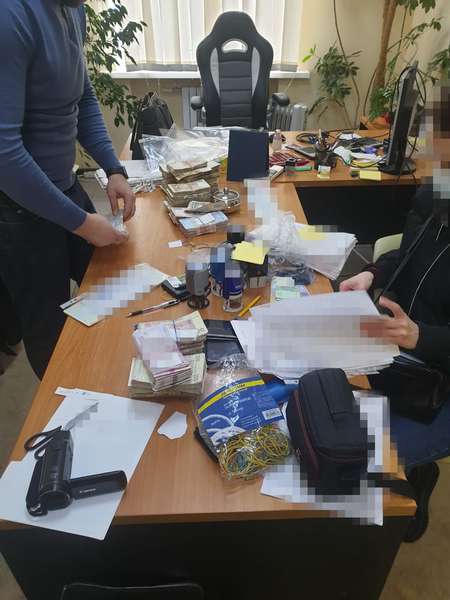 Обіг у декілька сотень мільйонів гривень: у Дніпрі викрили нелегальний конвертаційний центр