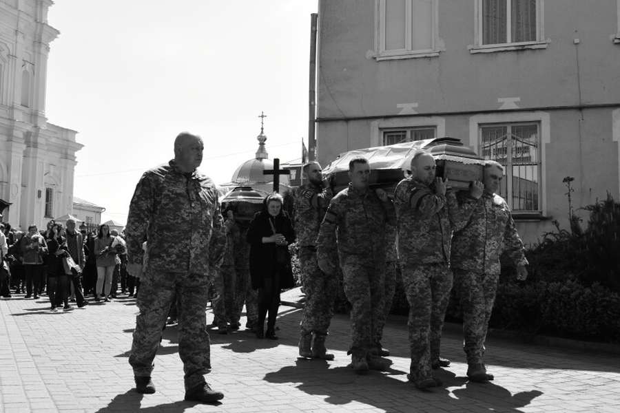 Луцьк попрощався з двома загиблими на Донеччині бійцями (фото)