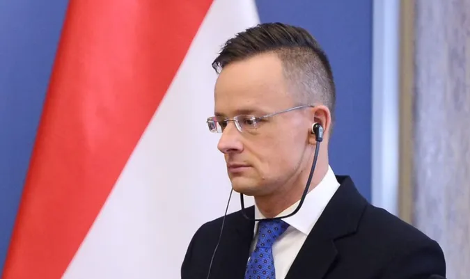Угорщина не підтримає рух України до ЄС та НАТО без вирішення питання угорських шкіл, – Сійярто
