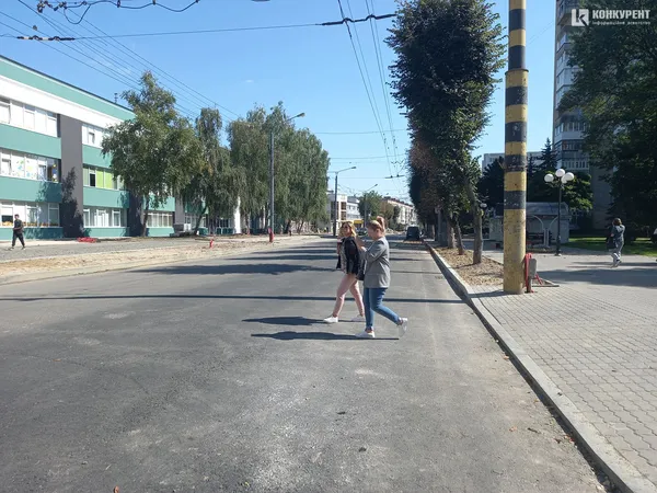 Асфальт та трохи хаосу: що коїться на проспекті Волі у Луцьку (фото, відео)
