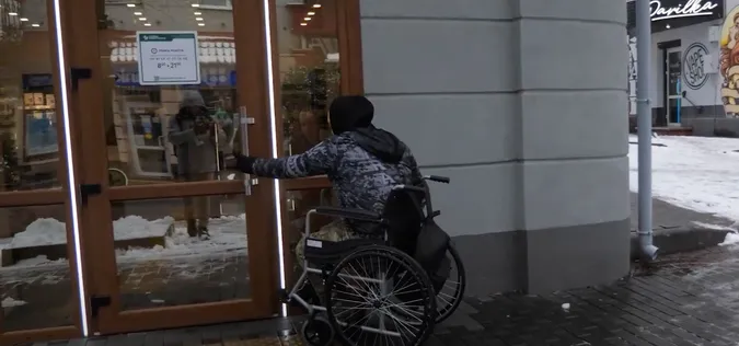 У Луцьку люди з інвалідністю проінспектували аптеки на доступність (відео)