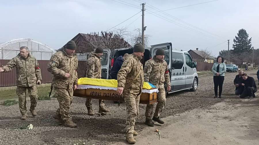 У 25 загинув за Україну: поховали молодого Героя Пархомчука Олександра (фото)
