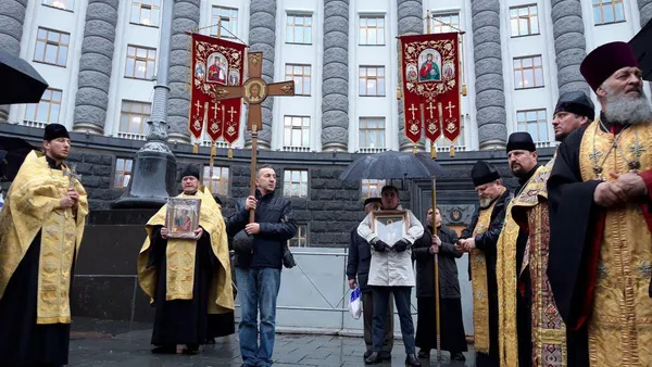 У Києві – акція протесту: віряни просять не ліквідовувати УПЦ (КП)