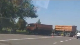 На Волині ДТП: зіткнулися вантажівка та мотоцикл (відео)