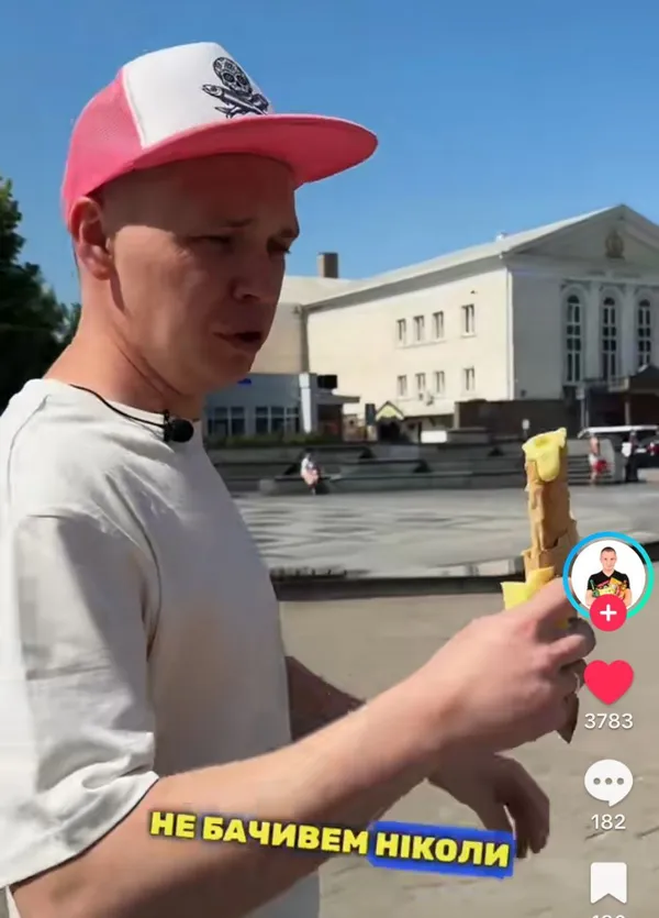 Польський блогер затестив особливий луцький стрітфуд (відео)