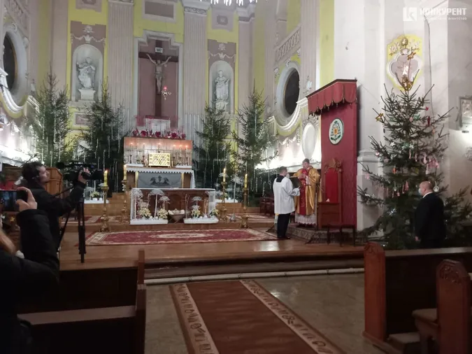 У луцькому костелі розпочалась різдвяна меса (фото, відео)