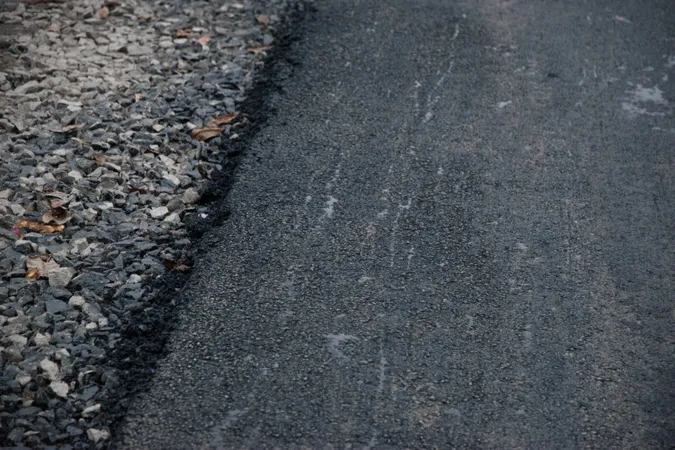 Попри війну у Луцькій громаді ремонтують дороги (фото)