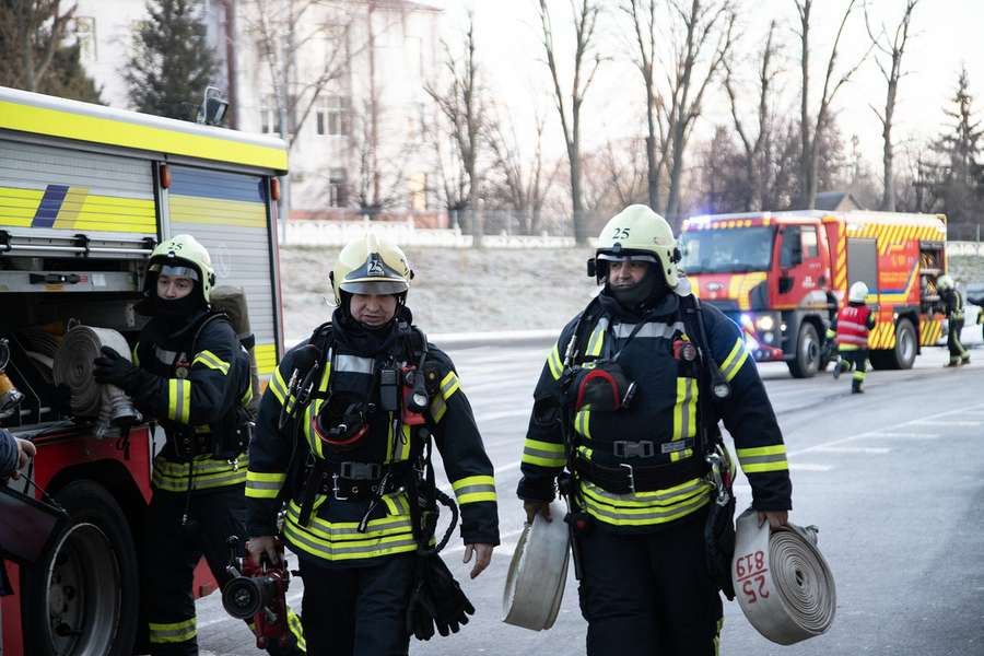 Пожежні машини і «швидка»: що сталося в «Новій Лінії» у Луцьку (фото)
