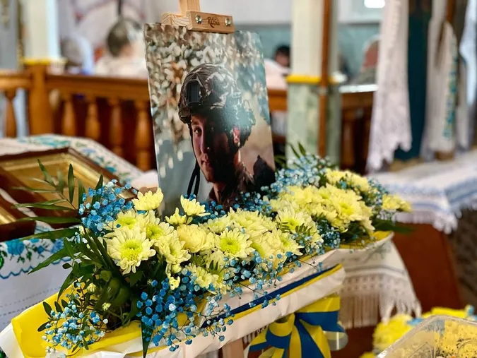 У Нововолинську попрощалися із 23-річним воїном Радиславом Гузарем (фото)