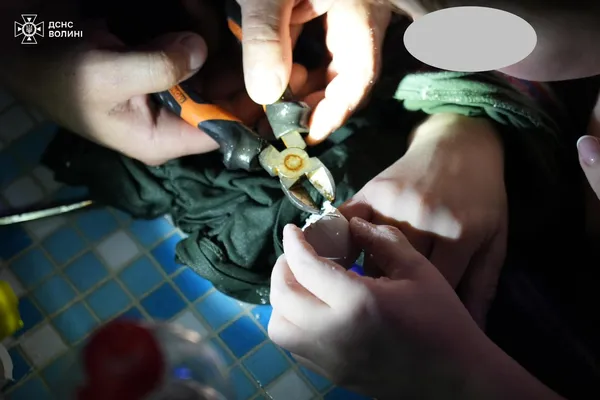 У Луцьку в басейні рятували дитину (фото, відео)