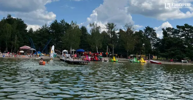 Скільки коштує в'ялена риба на озері Пісочне (фото, відео)