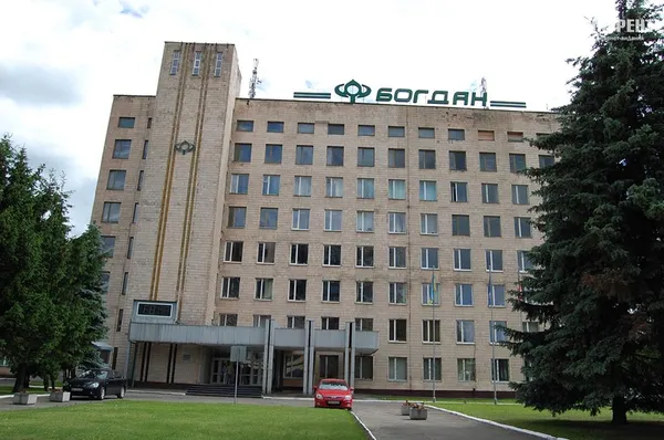 На Луцькому автозаводі знайшли експозицію рідкісних легковиків (фото)