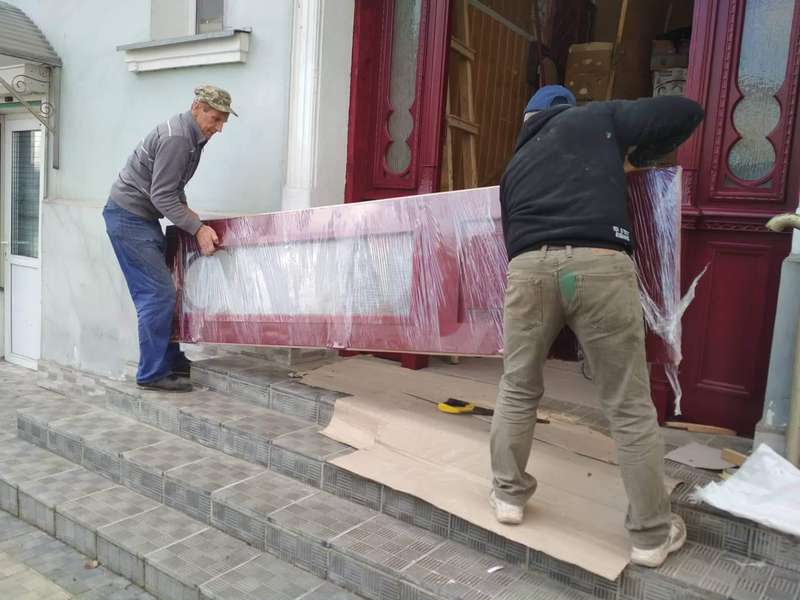 У Луцьку встановили відреставровані старовинні двері (фото)