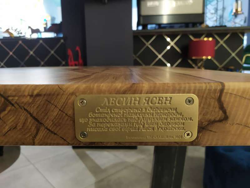 Легендарний луцький Лесин ясен став столом (фото)