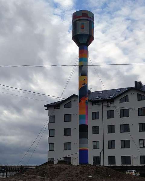 Луцький стрітартер розмалював вежу у Струмівці (фото)