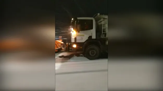 Справжня зима: на дороги Волині виїхала снігоприбиральна техніка (відео)