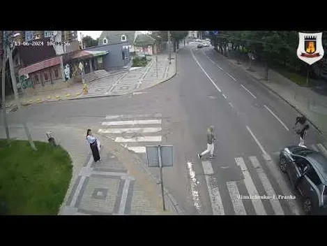 У Луцьку на пішохідному переході на Винниченка збили жінку (відео)