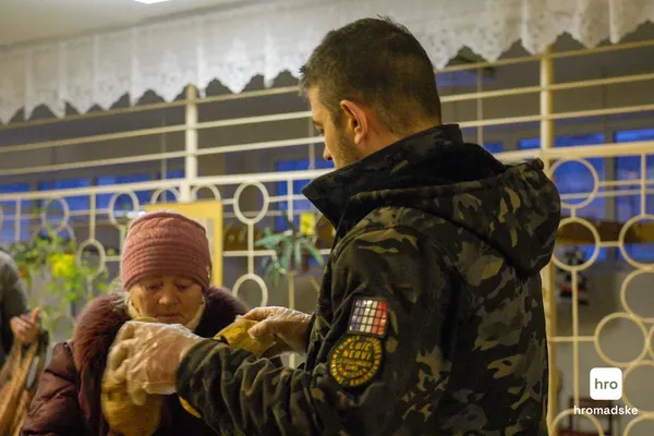 «Віталік» покинув власні пекарні у Франції, щоб безплатно пекти запашний хліб на Троєщині (фото)