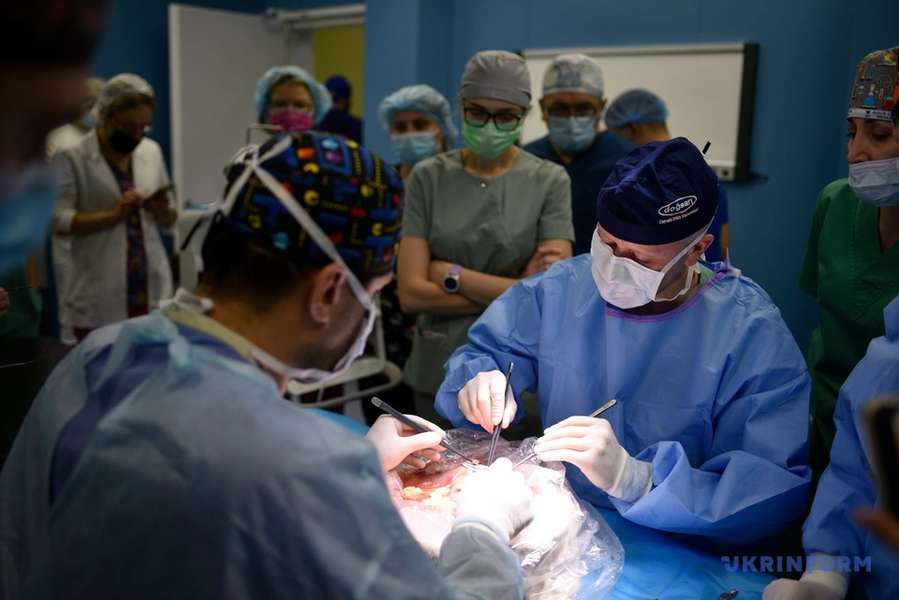 У Львові однорічному хлопчику пересадили печінку 44-річного чоловіка (фото)