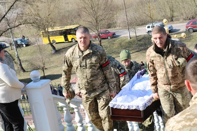 У громаді на Волині провели в останню дорогу Героя Василя Іванова (фото)