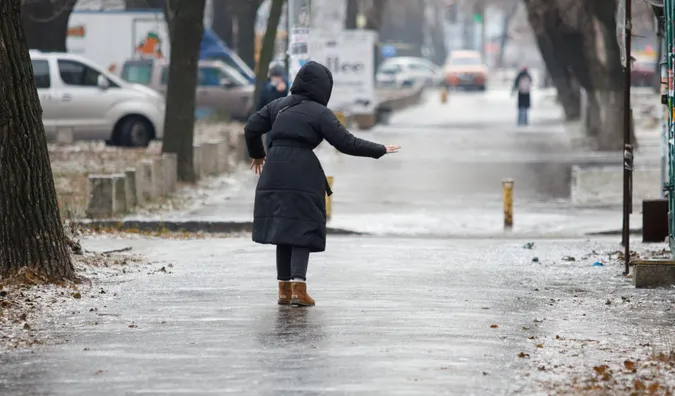 В переддень Нового року в Луцьку прогнозують сильний вітер та ожеледицю