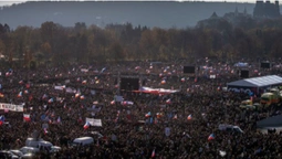 У Празі  тисячі людей вимагають відставки прем'єра (фото)