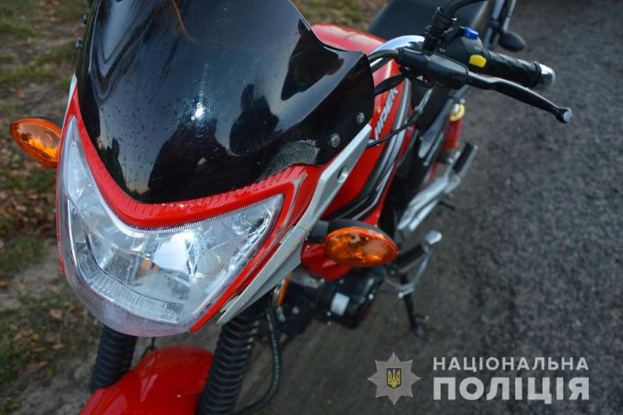 У Луцькому районі 13-річний мотоцикліст збив пенсіонера на велосипеді (фото)