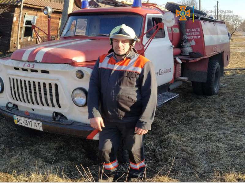 На Волині пожежник врятував життя 85-річному дідусю (фото)