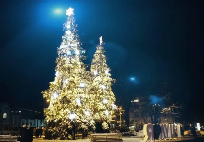 Коли у Луцьку урочисто відкриють різдвяну ялинку