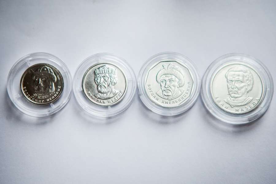 В Україні ввели в обіг нові монети (фото, відео)