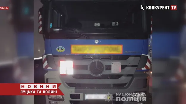На трасі Київ – Ковель – Ягодин фура збила пішохода (фото, відео)