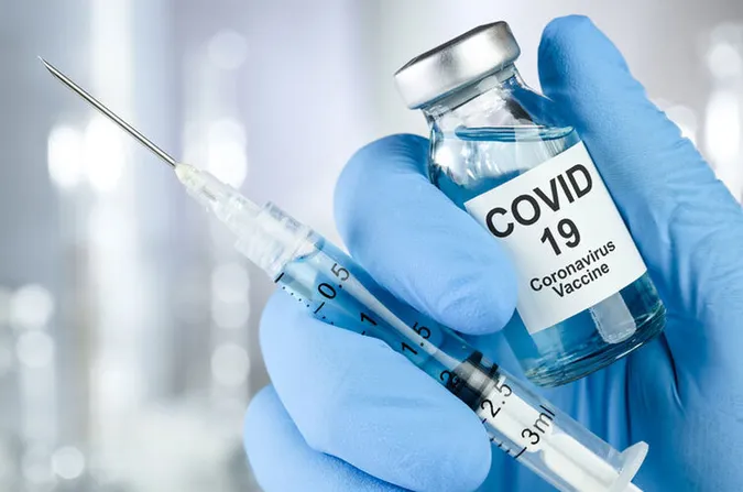 У світі зробили майже 11 мільйонів COVID-щеплень