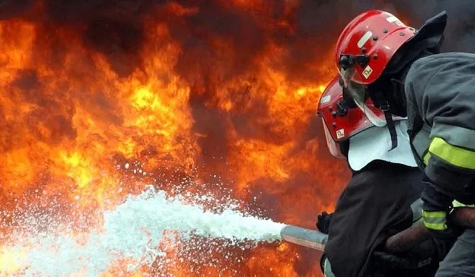 На Волині рятувальники витягнули з вогню 24-річного чоловіка