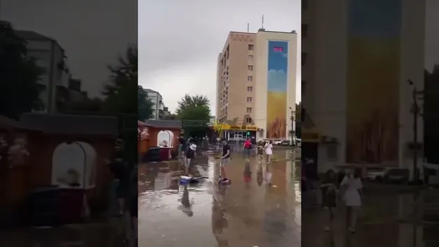 Буревій повалив напис «Я ❤️ Луцьк» в центрі міста (відео)