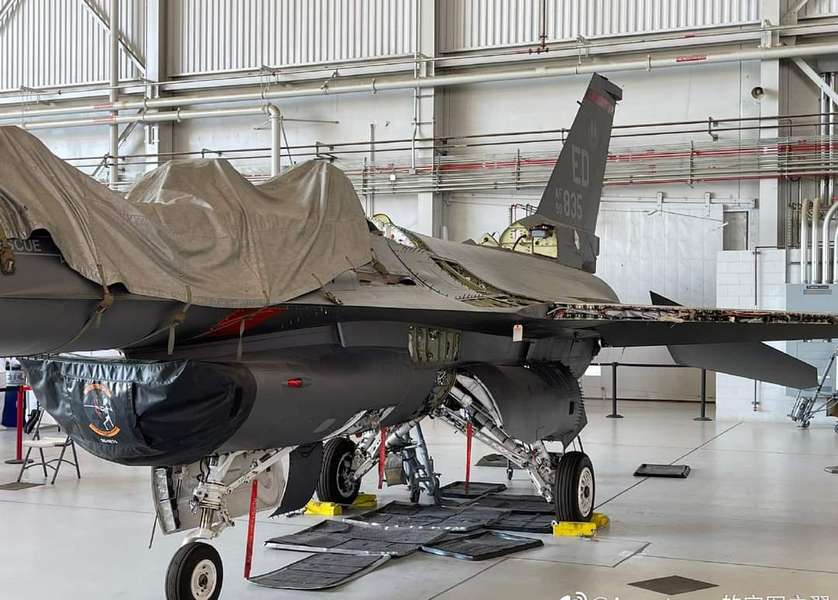 Обслуговування винищувача F-16