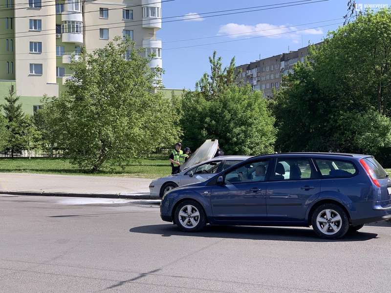 У Луцьку на Київському майдані горіло авто (фото)