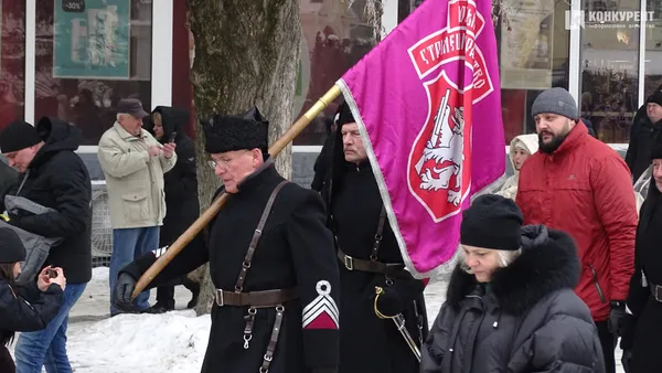 День Соборності у Луцьку: люди утворили ланцюг єдності (фото)