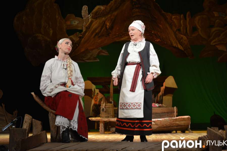 «Доступний театр для пенсіонерів»: лучани дивилися «Наталку Полтавку» (фото)