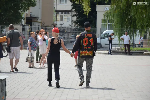 На Театральній площі Луцька зібралися байкери