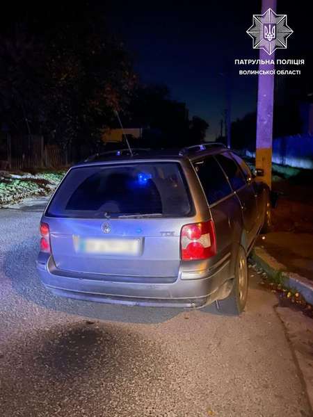 У Луцьку п'яний підліток за кермом протаранив авто і електроопору (фото)