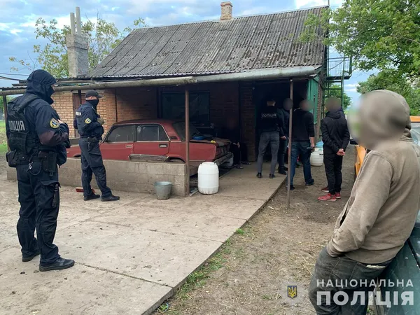 Жили в хліву і працювали за їжу: як покарали волинянку, яка утримувала людей у рабстві (фото)