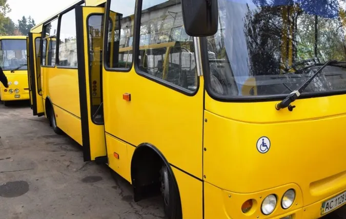 Хто і за скільки возить луцьких медиків на роботу