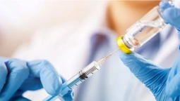 В Україні вводитимуть третю дозу вакцини проти COVID-19: хто, як і коли її отримає (відео)