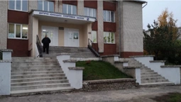 На кількох виборчих дільницях в Луцьку немає пандусів (фото)