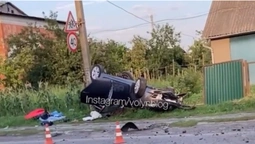 У Турійську Mazda врізалась у стовп і перекинулася (відео)