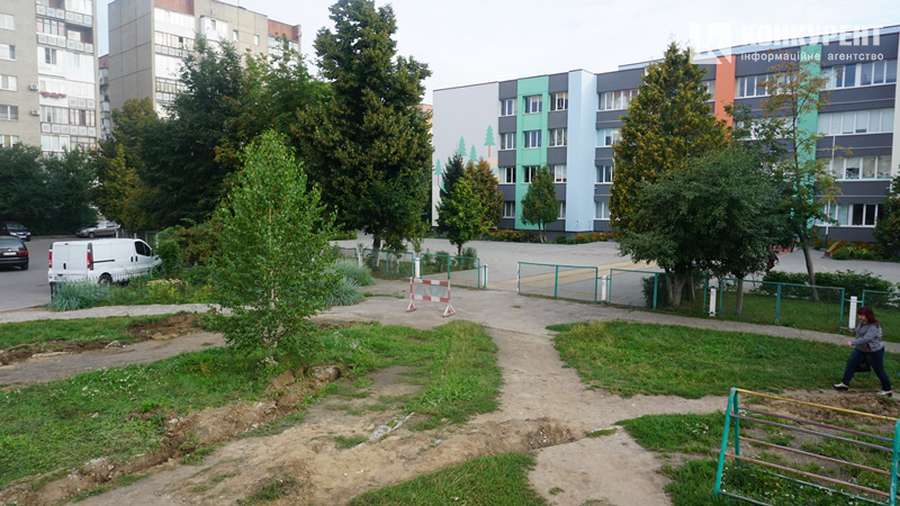 У Луцьку  біля школи №26 почали облаштування скверу (фото)