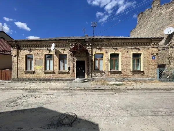У Луцьку продають унікальний будинок ХІХ століття (фото)