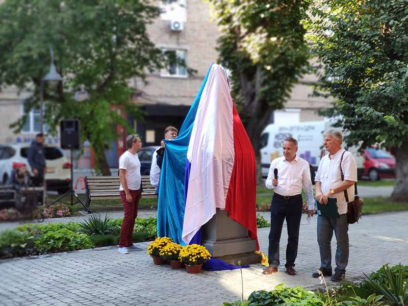 У Луцьку посол Франції в Україні відкрив пам'ятник Анні Ярославні (фото)