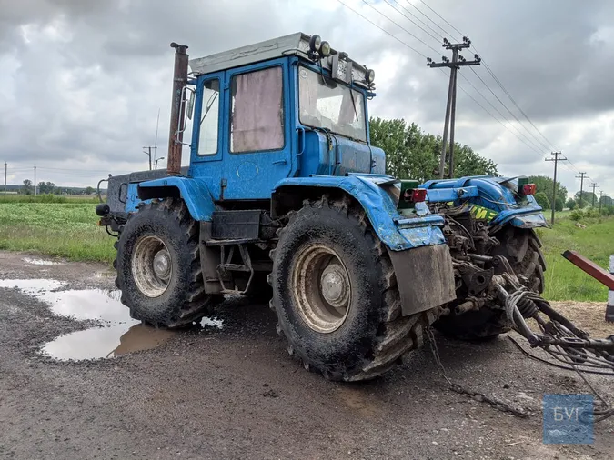 На Волині поїзд наїхав на трактор (фото, відео)